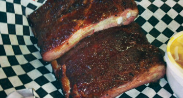 Finding the Food: Lippy’s BBQ in Malcolm